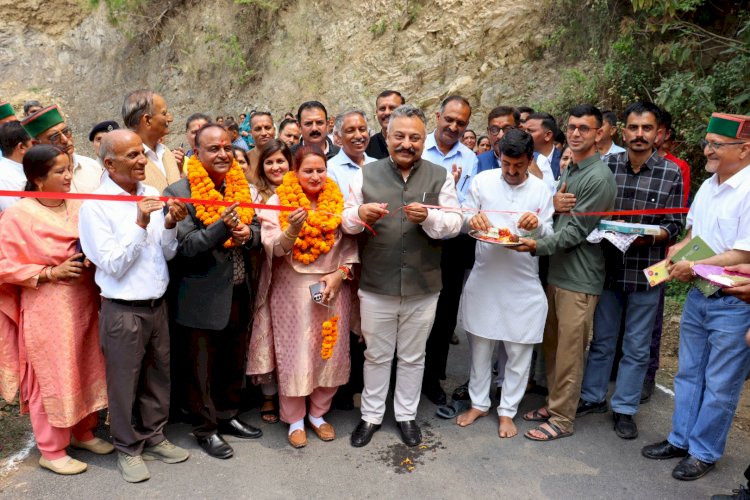 शिक्षा  मंत्री ने नगरकोटी मंदिर चनालग के मंच का किया लोकार्पण ।