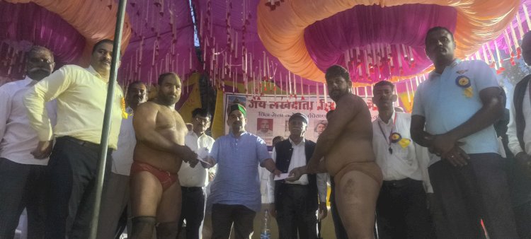 छिंज मेले के विजेताओं को उपमुख्य सचेतक ने नवाजा