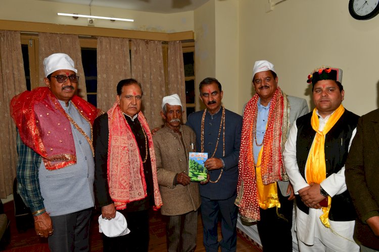 मुख्यमंत्री ने 90 वर्षीय समाजसेवी हरि सिंह राणा की पुस्तक का विमोचन किया