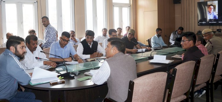 मंडी में वनों को आग से बचाने की तैयारियों पर उच्च स्तरीय बैठक आयोजित, उपायुक्त ने की समीक्षा