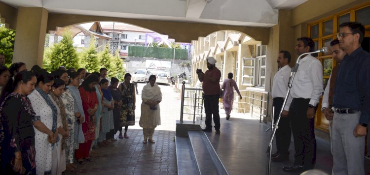 पहलगाम आतंकी हमले में मारे गए लोगों की स्मृति में दो मिनट का मौन रखा गया