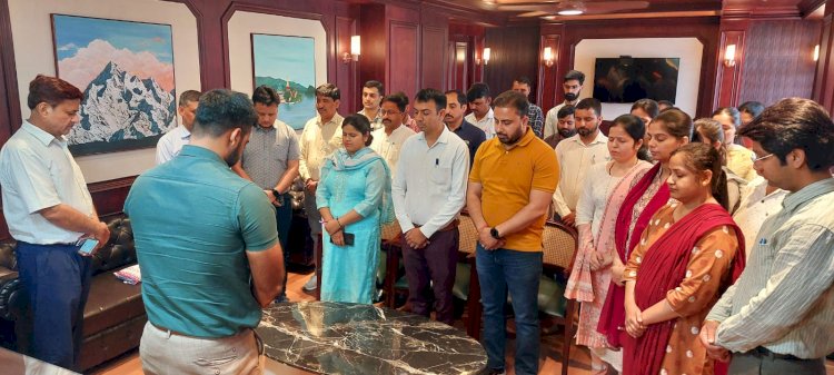 पहलगाम आतंकी हमले के मृतकों को श्रद्धांजलि, उपायुक्त कार्यालय में रखा गया मौन