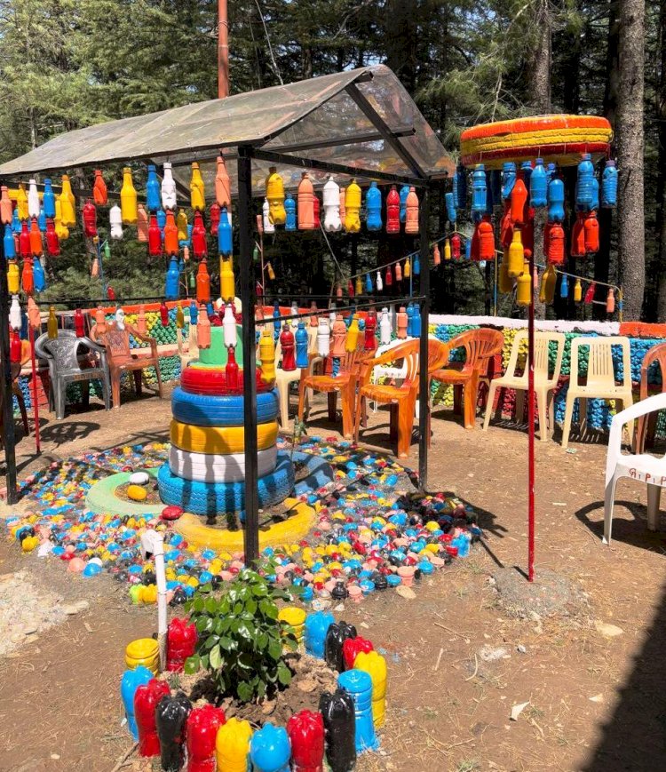 चौपाल की ग्राम पंचायत पौड़िया में प्रदेश के दूसरे स्वामी विवेकानंद पंचवटी प्लास्टिक वेस्ट पार्क का निर्माण. 6 क्विंटल प्लास्टिक वेस्ट से किया सुंदर पार्क तैयार