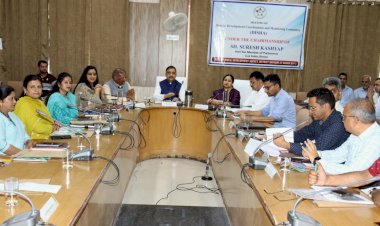 सुरेश कश्यप ने नाहन में जिला विकास समन्वय एवं निगरानी समिति बैठक की अध्यक्षता की