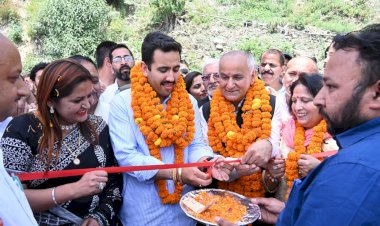 6.5 करोड़ रुपए की लागत से टुटू में निर्मित तीन मंजिला पार्किंग का लोकनिर्माण मंत्री ने किया शुभारंभ