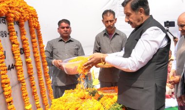 मुकेश अग्निहोत्री ने पूर्व प्रधानमंत्री राजीव गांधी को श्रद्धांजलि अर्पित की