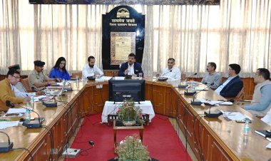 सभी मानकों में शिमला को अग्रणी जिला बनाने के लिए तत्परता से कार्य करें अधिकारी - उपायुक्त