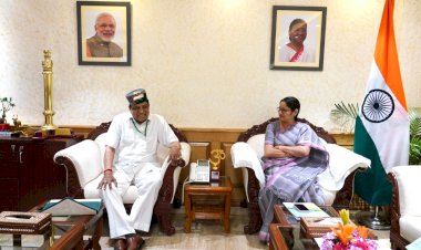 डॉ. (कर्नल) धनी राम शांडिल ने केंद्रीय महिला एवं बाल विकास मंत्री से भेंट की