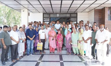 उप मुख्यमंत्री मुकेश अग्निहोत्री ने निभाया सामाजिक सरोकार, 70 जरूरतमंदों को वितरित किए 12.21 लाख के चेक