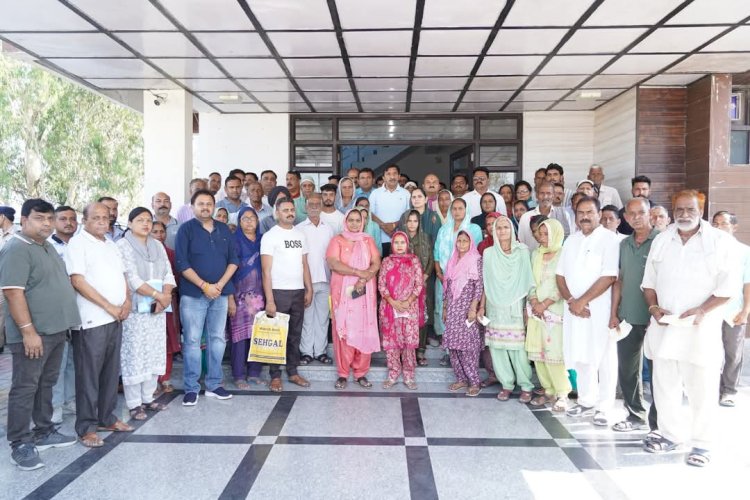 उप मुख्यमंत्री मुकेश अग्निहोत्री ने निभाया सामाजिक सरोकार, 70 जरूरतमंदों को वितरित किए 12.21 लाख के चेक