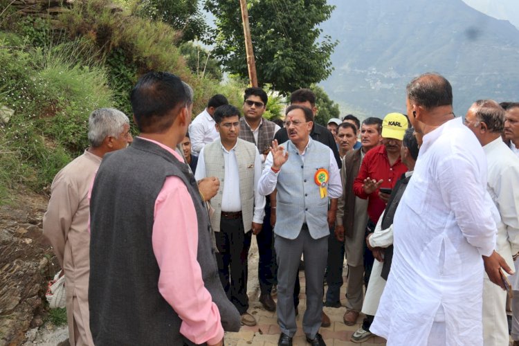 हर्षवर्धन चौहान ने शिलाई विस के हलांह में पीएचसी का किया शुभारंभ, रोहनाट में क्षेत्रवासियों की सुनी जन समस्याएं