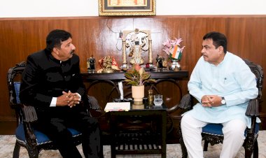 उप-मुख्यमंत्री ने नितिन गडकरी से 15 वर्षों के लिए अखिल भारतीय टैक्सी परमिट देने का आग्रह किया