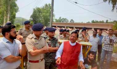 माजरा में 18 वर्षीय बालिका के अपहरण के खिलाफ कड़ा विरोध, भाजपा प्रदेश अध्यक्ष बिंदल और पूर्व मंत्री सुखराम धरने में रहे मौजूद