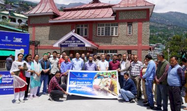 उपायुक्त किन्नौर ने जिला के रामलीला मैदान से जनजातीय ग्राम उत्कर्ष अभियान का हरी झंडी दिखाकर शुभारंभ किया