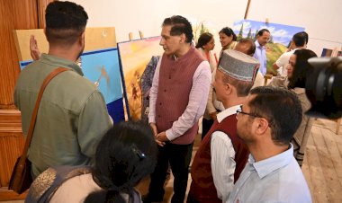 बैंटनी कैसल में आयोजित शिमला कला महोत्सव का समापन, मुख्य सचिव ने चित्रकारों को किया सम्मानित