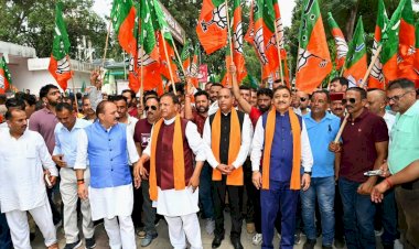 अधिकारी जान लें कि सरकारें आती जाती रहती हैं, भावनाएं कुचलने का प्रयास न करें : जयराम ठाकुर