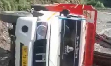 संगड़ाह–राजगढ़ मार्ग पर पिकअप पलटी,  टला बडा हादसा