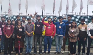 एसएफआई हिमाचल प्रदेश विश्वविद्यालय इकाई ने विश्वविद्यालय में ध्वजारोहण किया