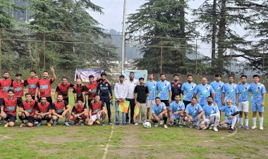 सेंट एडवर्ड्स ओल्ड बॉयज़ फुटबॉल प्रतियोगिता में.   वाल्श ने बॉस्को पर 6-5 से विजय प्राप्त की.....