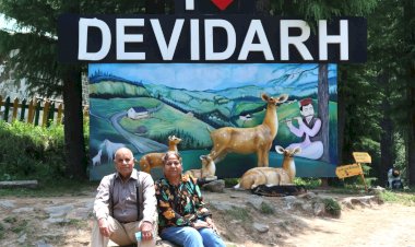 देवदार के घने जंगल में देवीदढ़ का खुला मैदान बना पर्यटकों के आकर्षण का केंद्र
