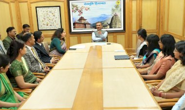 प्रशिक्षु अधिकारियों ने मुख्यमंत्री से भेंट की, मुख्यमंत्री ने अधिकारियों को जन कल्याण केन्द्रित दृष्टिकोण अपनाने को कहा