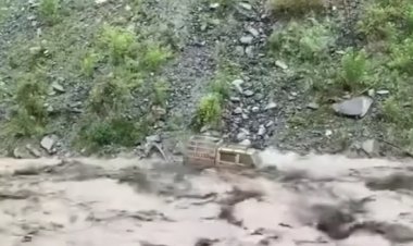 कुल्लू में बादल फटने और अचानक आई बाढ़.... तीन व्यक्तियों के बह जाने की सूचना