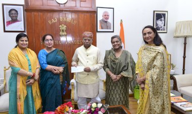 आईएएस वाइव्स एसोसिएशन ने रेडक्रॉस को अंशदान दिया