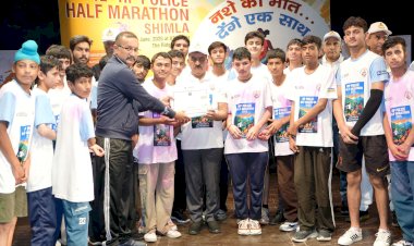 मुख्यमंत्री ने शिमला में 12वीं हिमाचल प्रदेश पुलिस हाफ मैराथन विजेताओं को किया सम्मानित