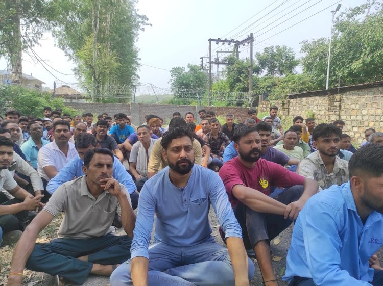 कारखाना प्रबंधन मनचाहे तरीके से मज़दूरों का उत्पीड़न कर रहा है ... राजेंद्र ठाकुर