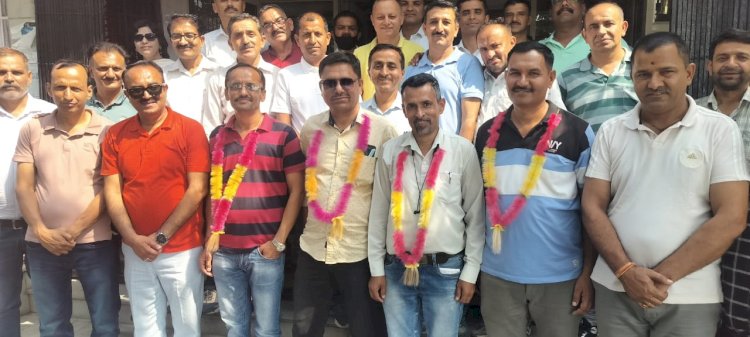 स्कूल प्रवक्ता संघ जिला सिरमौर के डॉ आई डी राही प्रधान एवं  दिनेश शर्मा महासचिव मनोनीत