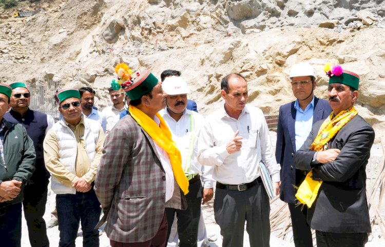 मुख्यमंत्री ने किन्नौर जिला में शोंगटोंग कड़छम जल विद्युत परियोजना का किया दौरा