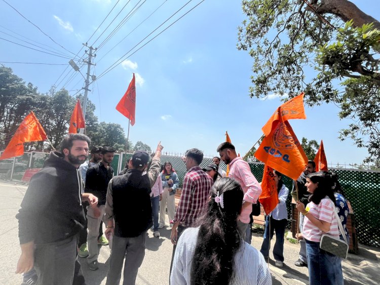 छात्र मांगों को लेकर विश्वविद्यालय में गरजा विद्यार्थी परिषद - अभाविप