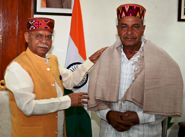 पद्मश्री हरिमन शर्मा ने राज्यपाल से भेंट की