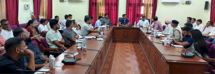 उपायुक्त ने मानसून सीजन 2025 की तैयारियों को लेकर की समीक्षा बैठक, सभी विभागों को आपसी समन्वय के साथ आपदा प्रबंधन के दिए निर्देश