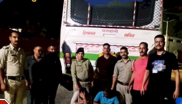 मनाली से देहरादून जा रही बस में सफर कर रहे बाप- बेटी से पकड़ी 2 किलो चरस, हिरासत में लिए