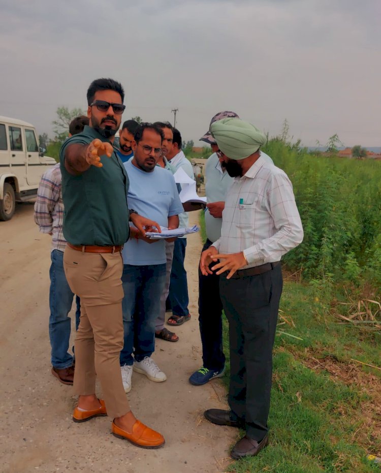 उपायुक्त ने जनकौर हार में हेलीपोर्ट और राजीव गांधी राजकीय मॉडल डे बोर्डिंग स्कूल परियोजनाओं का किया निरीक्षण