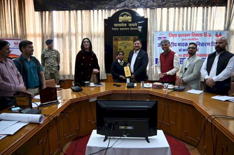 नशे के खिलाफ संवाद ही समाधान - अनुपम कश्यप