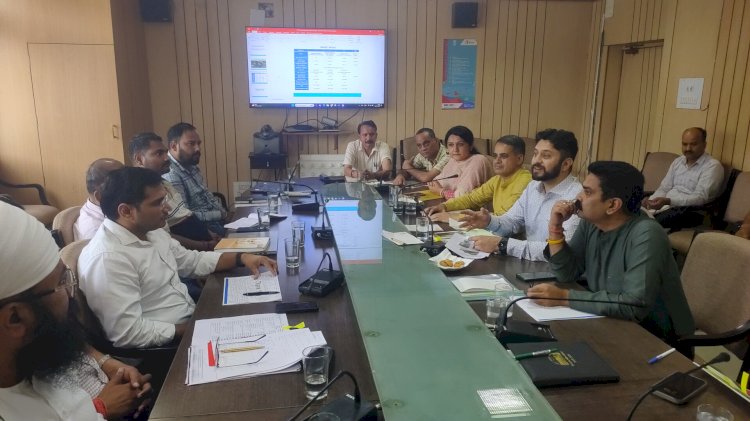 उपायुक्त ने दिए एनएच-70 का निर्माण कर रही कंपनी व मॉर्थ को हेल्पलाईन नंबर जारी करने के निर्देश