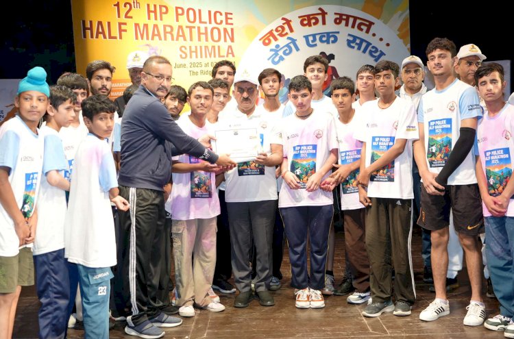 मुख्यमंत्री ने शिमला में 12वीं हिमाचल प्रदेश पुलिस हाफ मैराथन विजेताओं को किया सम्मानित