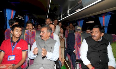 मुख्यमंत्री ने 24 स्टेट ऑफ द आर्ट वोल्वो बसों को झण्डी दिखाकर रवाना किया