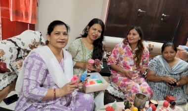 नाहन में महिलाओं को मोमबत्ती बनाने का दिया प्रशिक्षण हिमधारा संस्था ने..