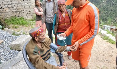 फरिश्ता बनकर देजी पहुंचा आपदा दल, दुनिया से कटे हुए गांव को मिली नई सांसें