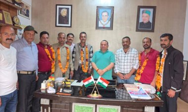 श्री रेणुका विधानसभा क्षेत्र में भाजपा को बड़ा झटका, 5 परिवारों ने भाजपा छोड़कर थामा कांग्रेस का दामन....