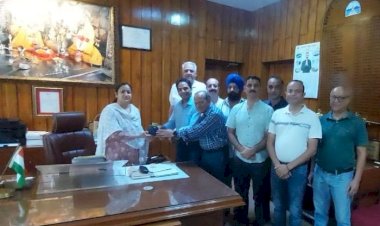 रोटरी के नवनियुक्त प्रधान ने की उपायुक्त सिरमौर प्रियंका वर्मा से मुलाकात