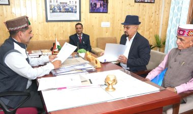 मुख्यमंत्री ग्राउंड ज़ीरो में पहुंच कर बांट रहे आपदा पीड़ितों का दुःख-दर्द : केवल सिंह पठानिया