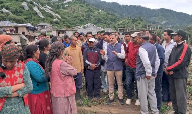 नगर एवं ग्राम नियोजन मंत्री ने थुनाग व जंजैहली में आपदा प्रभावित क्षेत्रों में राहत एवं पुनर्वास कार्यों की समीक्षा की, प्रभावितों से मिले, नुकसान का लिया जायजा