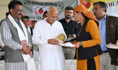 किसी भी उत्पाद को बेचने के लिए उसकी सही मार्केटिंग जरूरी - प्रोफेसर चंद्र कुमार