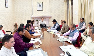 राजेश धर्माणी ने हिमुडा की समीक्षा बैठक की अध्यक्षता की