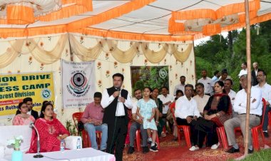 पर्यावरण की स्वच्छता एवं पृथ्वी की सुरक्षा के लिए पौधरोपण आवश्यक - डॉ. अरविंद मल्होत्रा