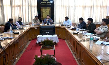 सड़क सुरक्षा सुनिश्चित करने के लिए सभी विभाग आपसी समन्वय के साथ करें काम - उपायुक्त